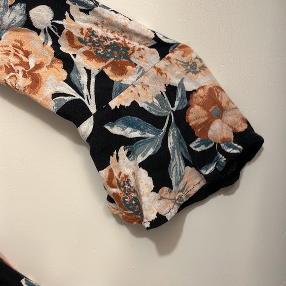 American Rag Fit & Flare Floral V neck Dress‎ size XS - Picture 3 of 9